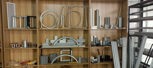 鋁五金件、鋁型材加工及鋁合金配件的應(yīng)用與特點(diǎn)